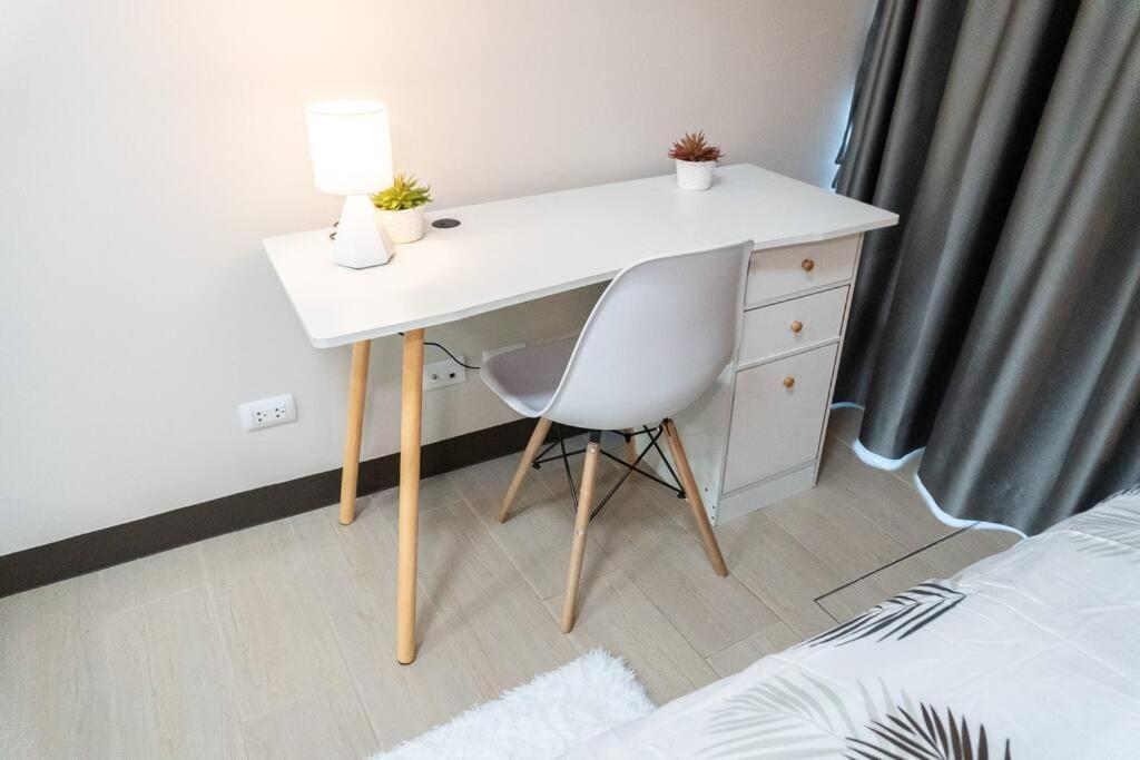A2J Luxury 2Br Bgc Uptown Suite Near Uptown Mall Manila Luaran gambar