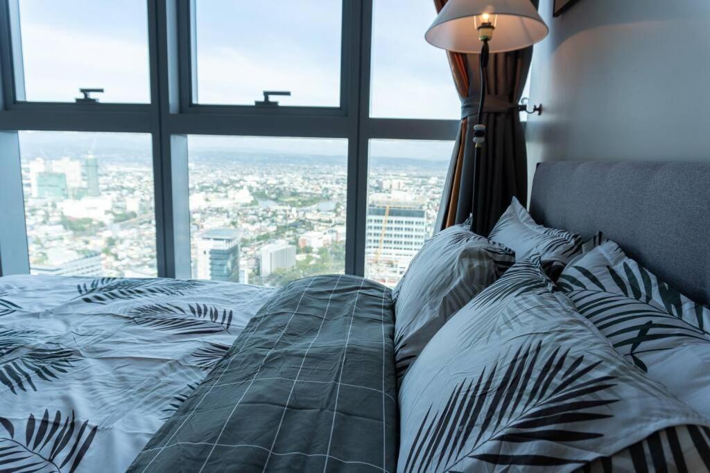 A2J Luxury 2Br Bgc Uptown Suite Near Uptown Mall Manila Luaran gambar