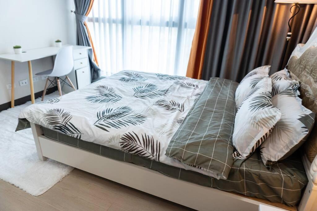 A2J Luxury 2Br Bgc Uptown Suite Near Uptown Mall Manila Luaran gambar