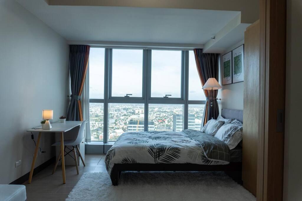 A2J Luxury 2Br Bgc Uptown Suite Near Uptown Mall Manila Luaran gambar